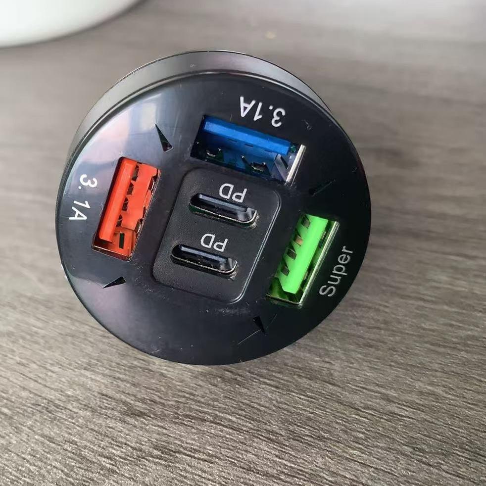 6-Port USB Typ-C Autoladegerät mit PD-Schnellladung & LED-Spannungsanzeige 12–24V