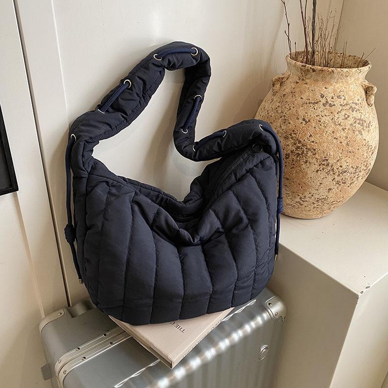 

Cloud pleated tote bag new simple casual shoulder bag trendy large capacity messenger bag 45*21*28cm синій