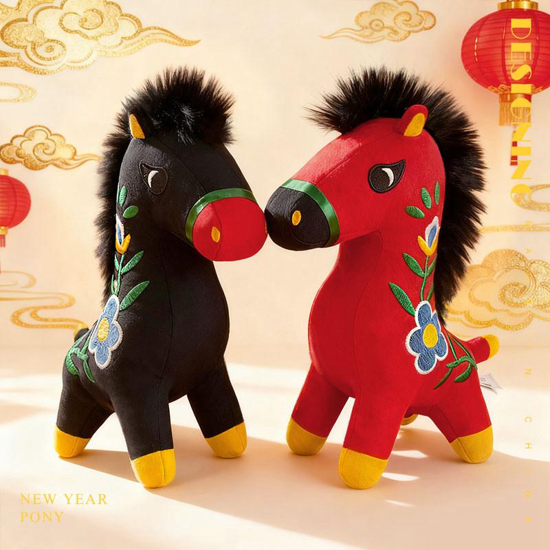 Traditionelles Plüschtier zum Jahr des Pferdes mit Stickerei und PP-Baumwolle für Geschenk und Dekoration