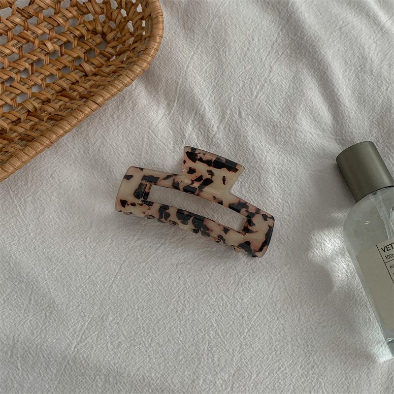 Korean Imitation Acetate High-End Shark Hair Clip - Elegant Hair Accessory for Stylish Looks