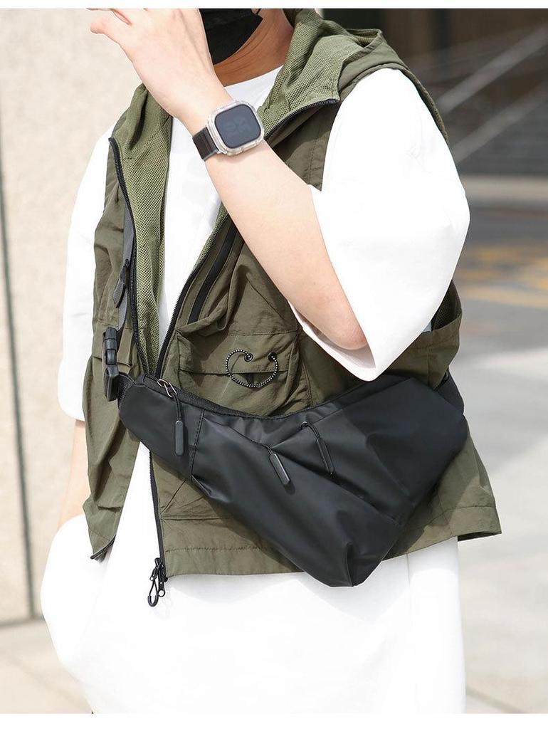 Men's Lightweight Slim-fit Triangle Crossbody Bag - Minimalist Leather Texture, Trendy Casual Single Shoulder Chest Bag.