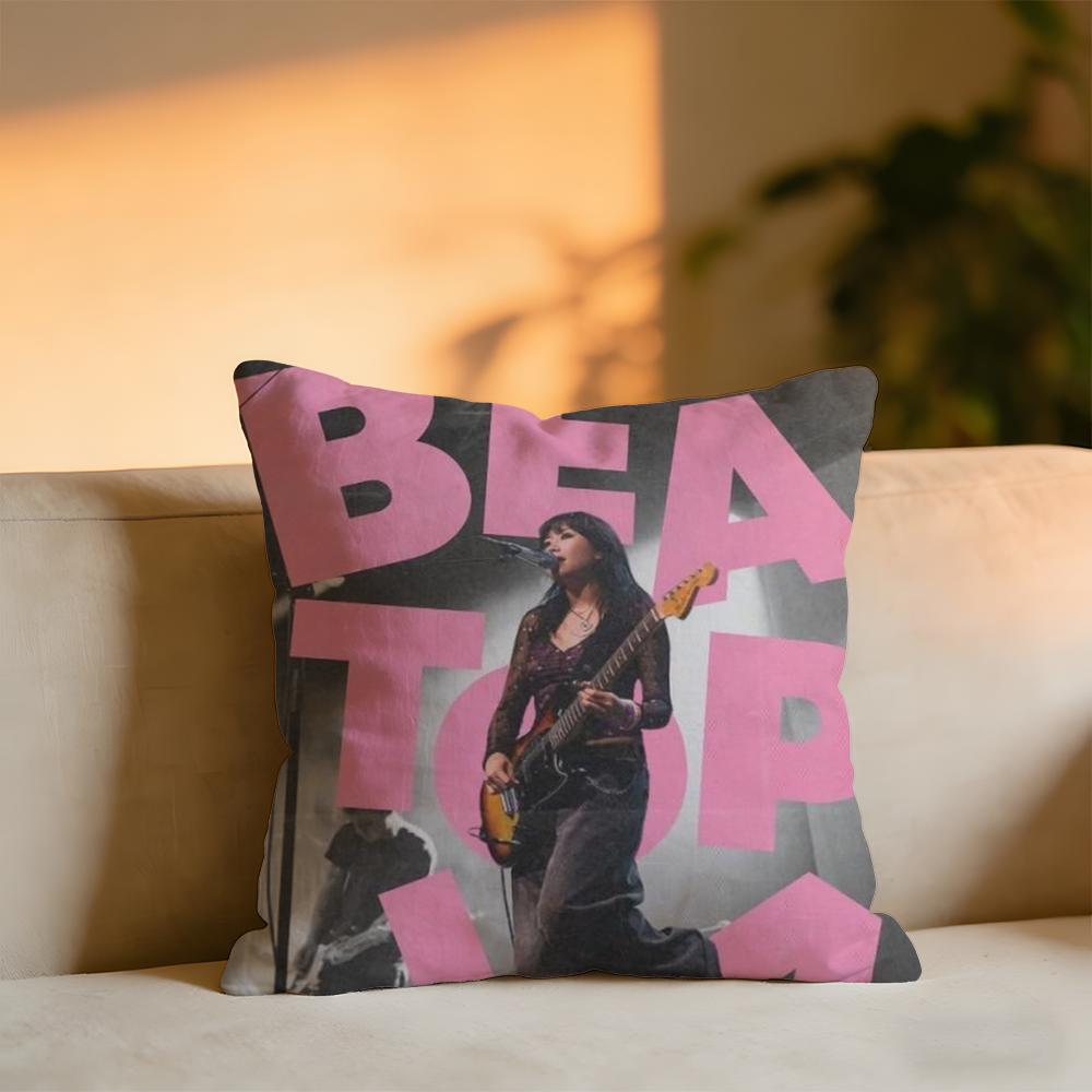 

Pretty Singer BBeabadoobee Cushion Cover Cozy Velvet Throw PillowSoft Warm Cushion For Sofa Bed 30x30 cm