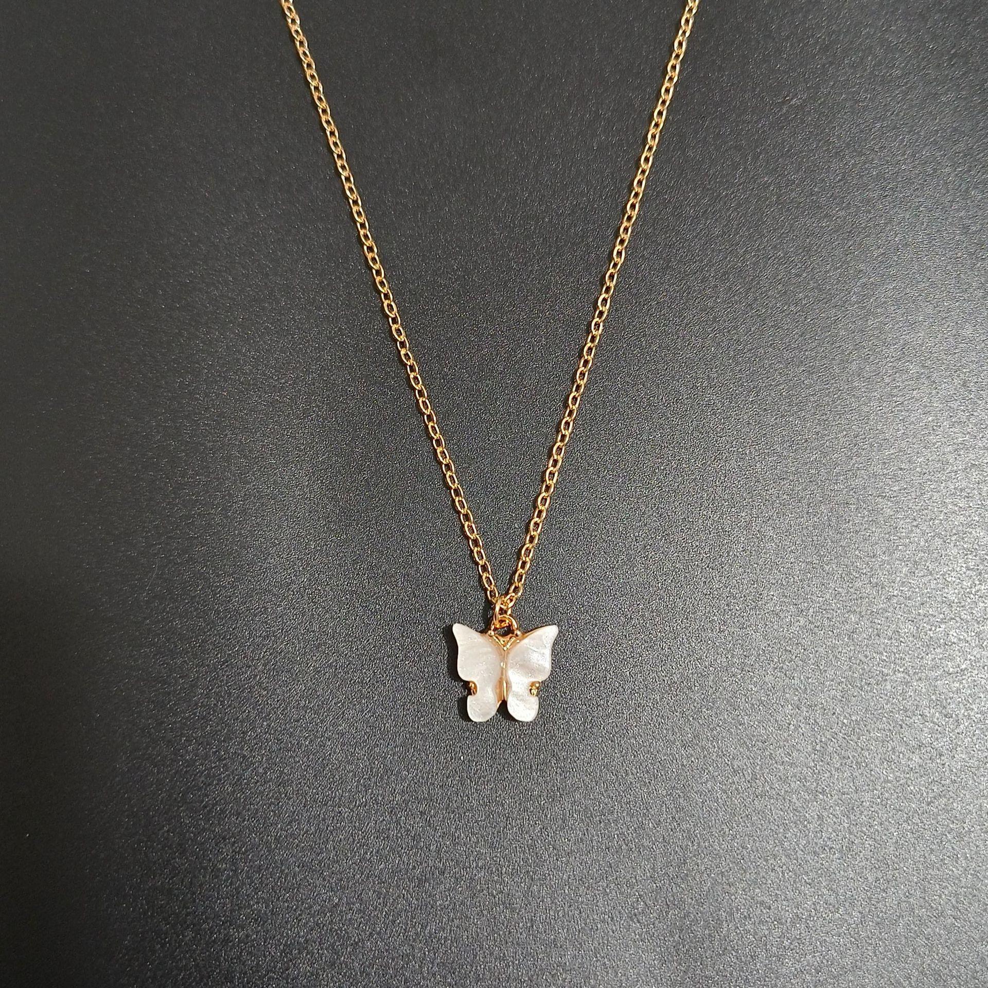 Colorful Butterfly Pendant Necklace: Trendy, Versatile Alloy Charm for Women белый