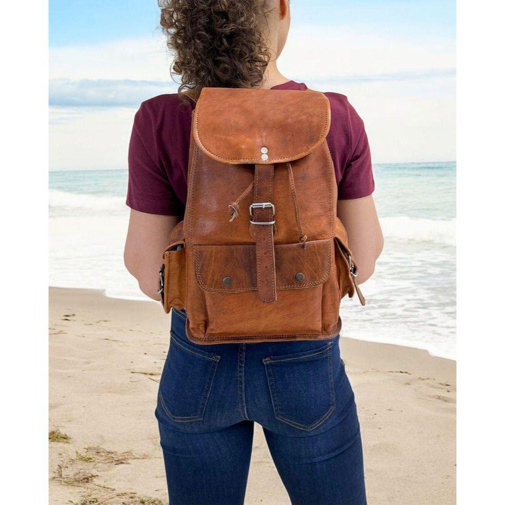 

Кожаный рюкзак для мужчин, Персонализированная сумка через плечо, Подарок шаферу, Дорожная сумка-мессенджер, Подарок на возвращение в школу для него или для нее 16 x 12 x 8 in