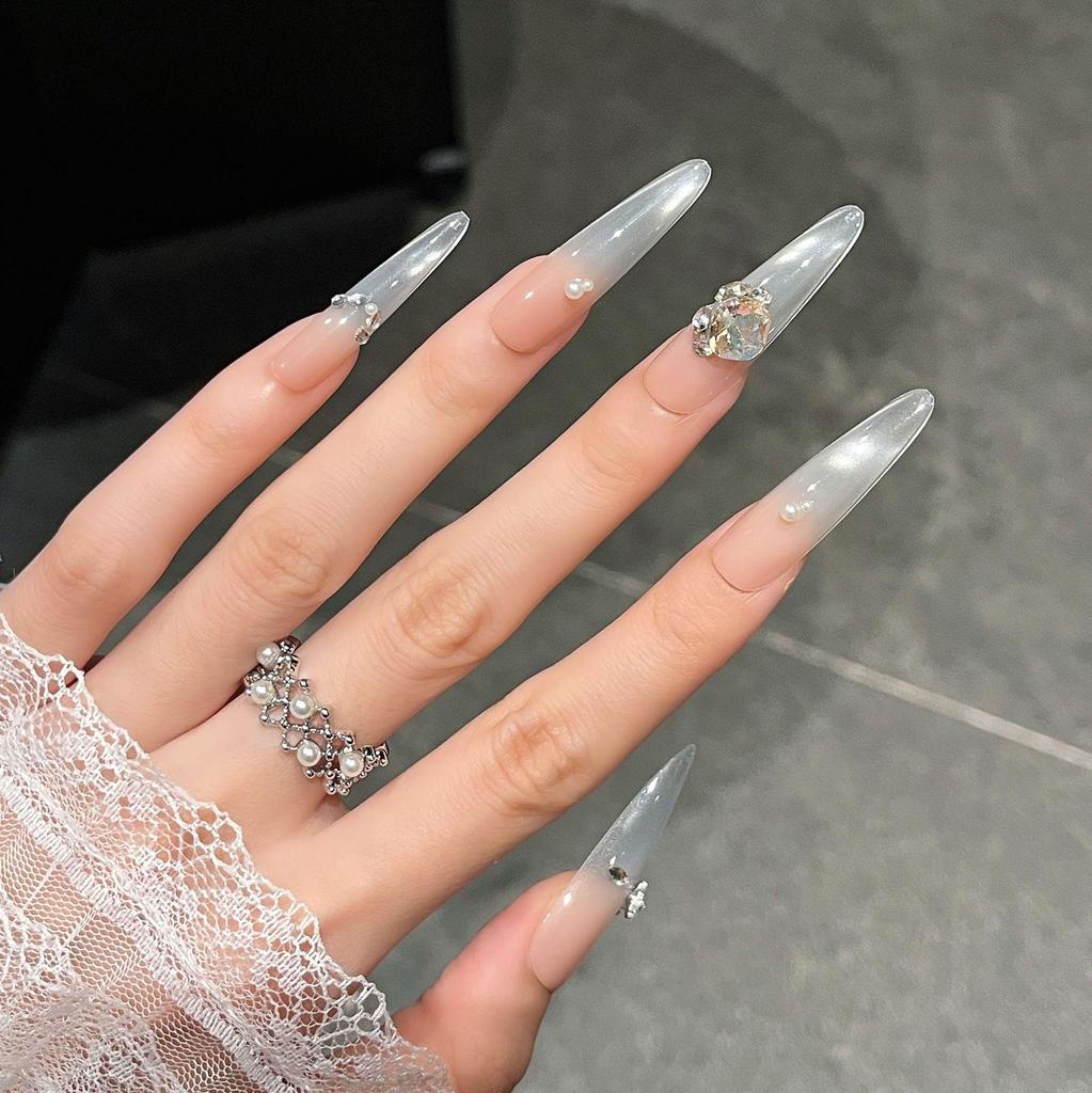2026 Wearable Cat Eye Nail Art Stickers: Handmade Whitening Light-Catching Nail Tips.