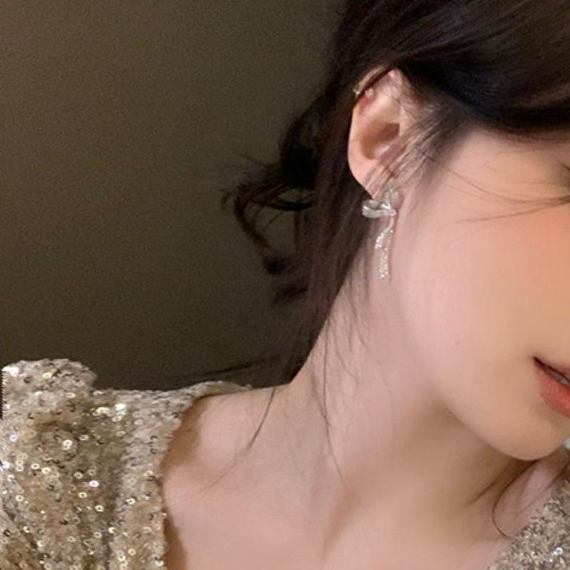 Korean Style Sweet Luxury Diamond Bow Stud Earrings - Versatile, Elegant Design for Everyday Wear