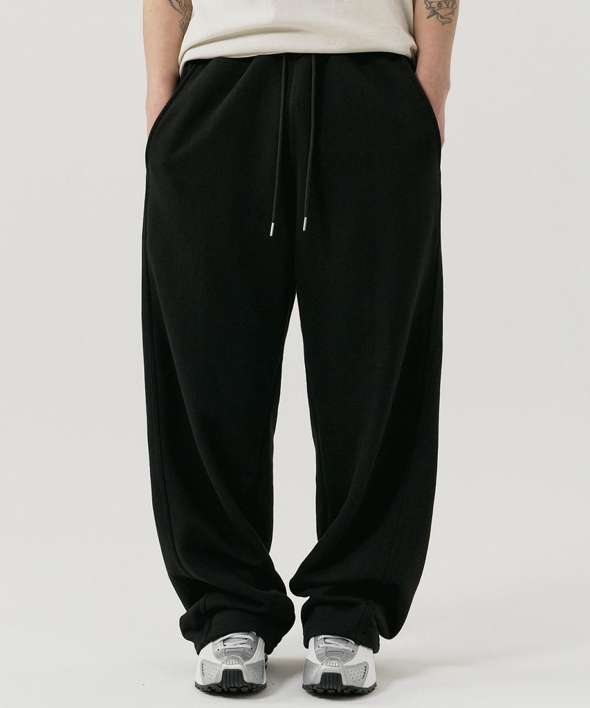 GNOK Curved Wide Sweatpants [Black]