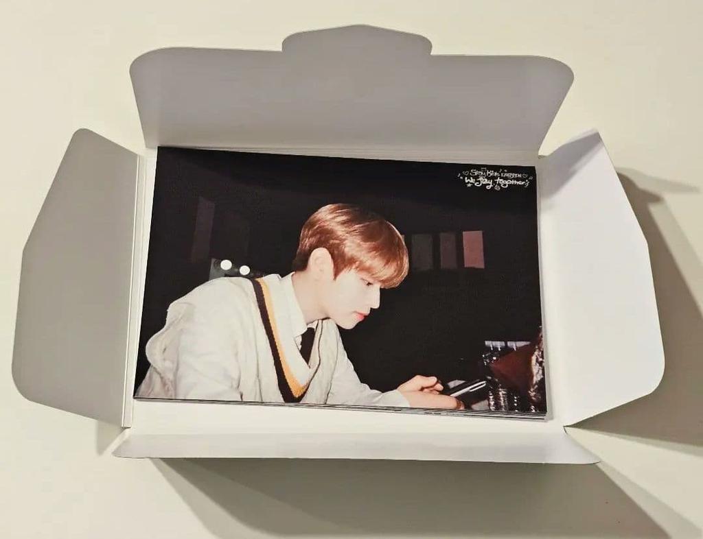 [USED] Stray Kids Exhibition Seungmin Postcard with Anonymous Shipping Box