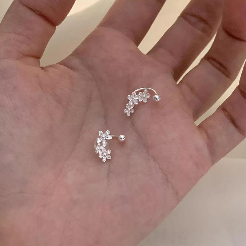 Japan-Korea Women's Floral Ear Hooks: Trendy Simple Flower Earrings, Blogger-Recommended.
