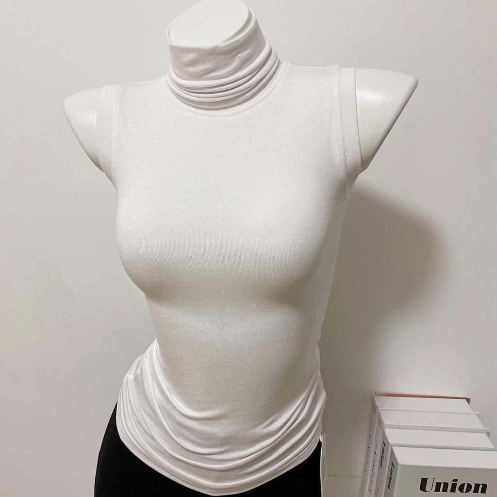 Slim-Fit, Sleeveless, High-Neck, Solid-Color Body-Hugging Top