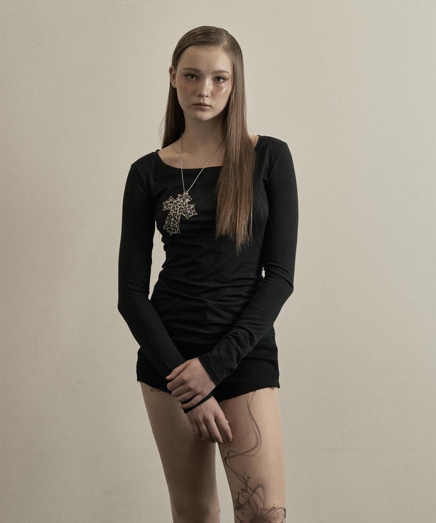 ILLIO Black Leopard Cross Necklace Top