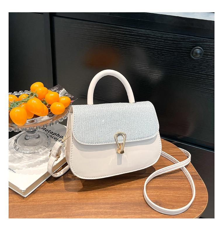 

Новый весенне-летний зарубежный стиль, передовая текстура и темперамент, универсальная легкая роскошь, нишевая атмосфера, портативная наплечная сумка-мессенджер для женщин серебряный