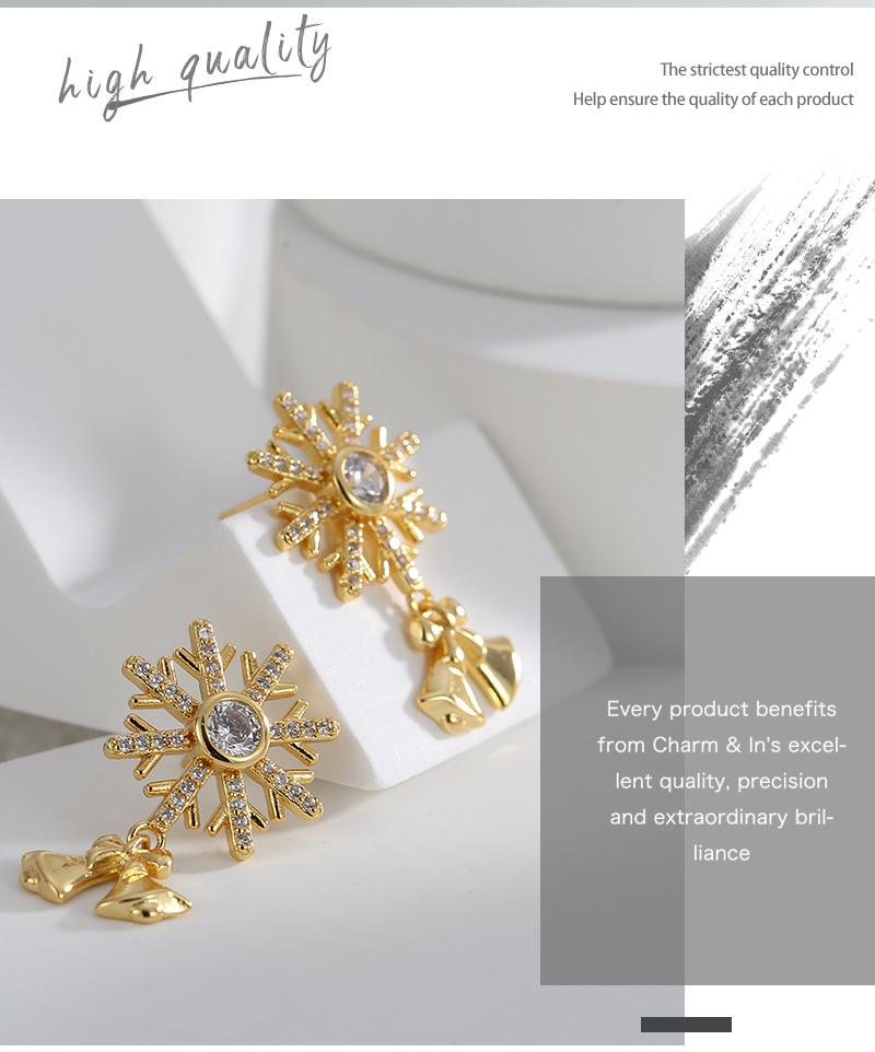 Boucles d'oreilles puces flocon de neige en zircon plaqué or - Bijoux de Noël élégants pour femmes