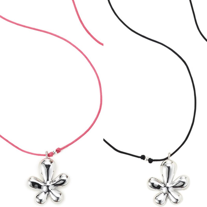 

FINDELISE 925 Big Daisy Pendant Silk Rope Necklace black