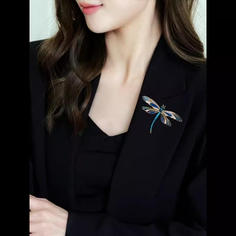 Elegancka broszka emaliowana w kształcie ważki: Damska przypinka z motywem owadów do garniturów