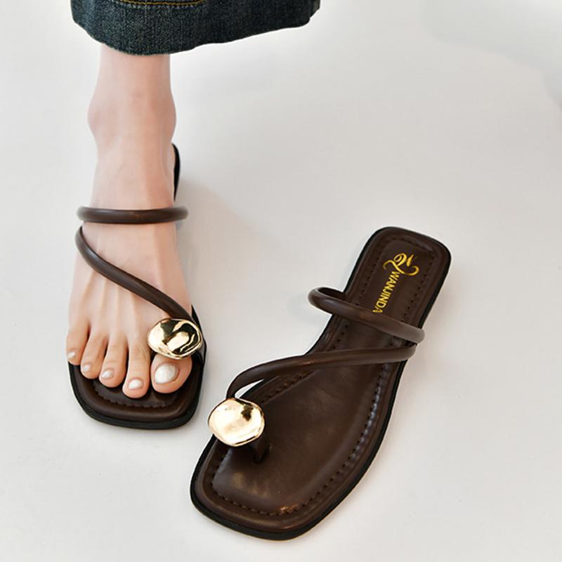 Fashion Flats Women Slippers Fashion Clip-toe Beach Shoes Summer Designer Sandals 2025 Summer New Trend Casual Flip-flops Women Slides