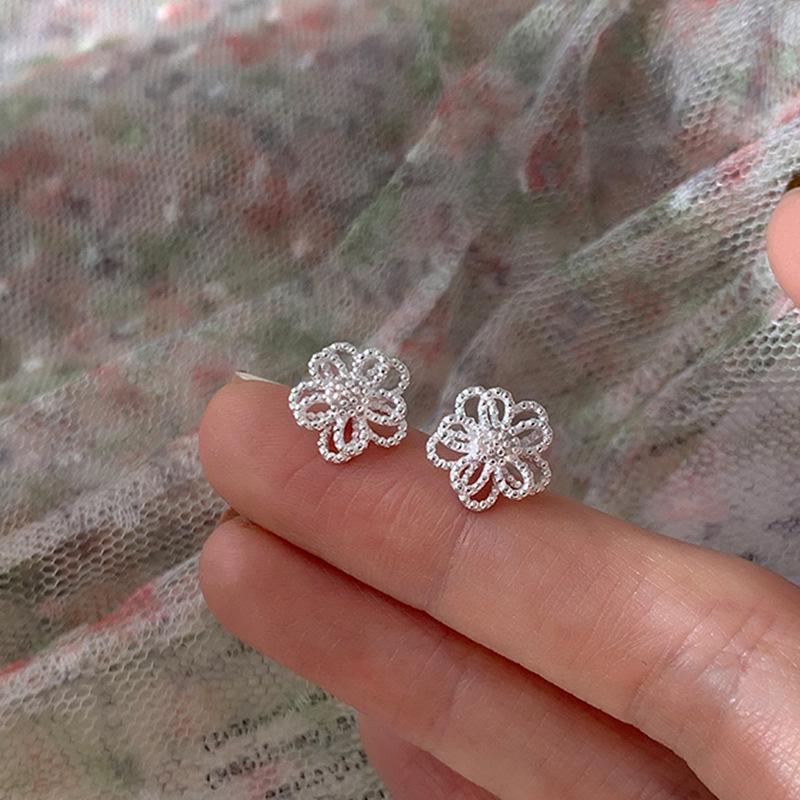 Hollow Flower Stud Earrings: Sweet, Elegant, and Versatile Design for Women