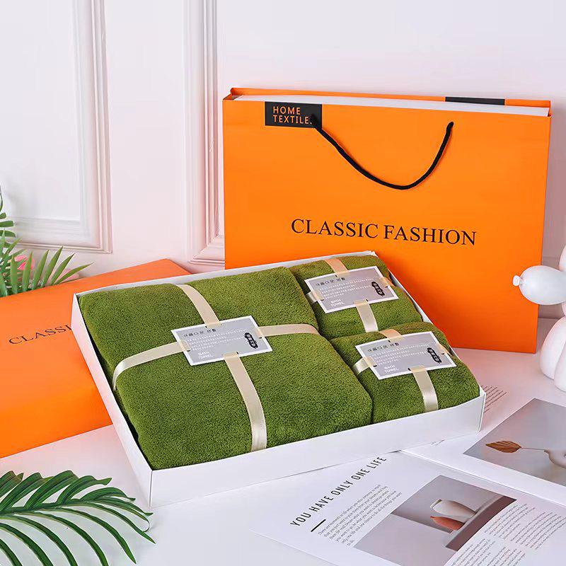 

Набір банних рушників з коралового флісу високої щільності: Весільна сувенірна подарункова коробка з трьох частин Thick: 2 towels + 1 bath towel темно-зелений колір