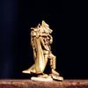 Brass Hammer Guardian Statue Antique Dark Academia Desk Art for Men’s Office Gaming Setup Bronze Vigilante Sculpture with Cloak