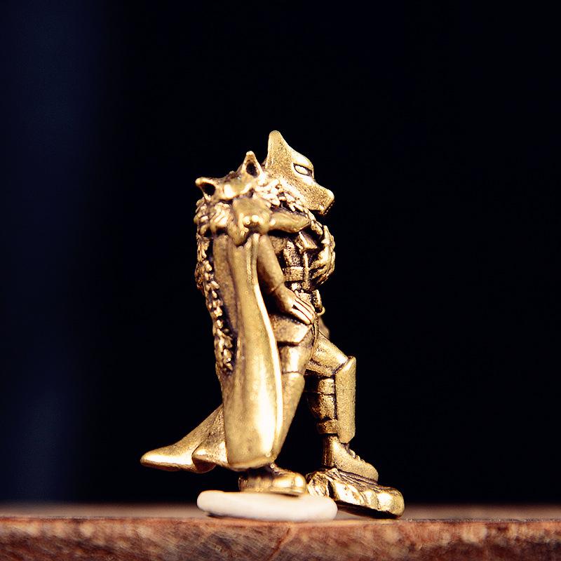 Brass Hammer Guardian Statue Antique Dark Academia Desk Art for Men’s Office Gaming Setup Bronze Vigilante Sculpture with Cloak