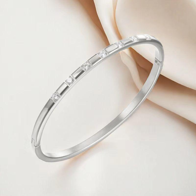 Neutral Stainless Steel Gold-plated Classic Hip-hop Style Wedding Anniversary Gift 17.5cm&Stainless Steel