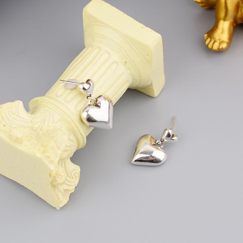 Wind Retro Light Luxury Love Autumn And Winter Earrings Female Cute Sweet Peach Heart Earrings Earrings Exquisite Earrings