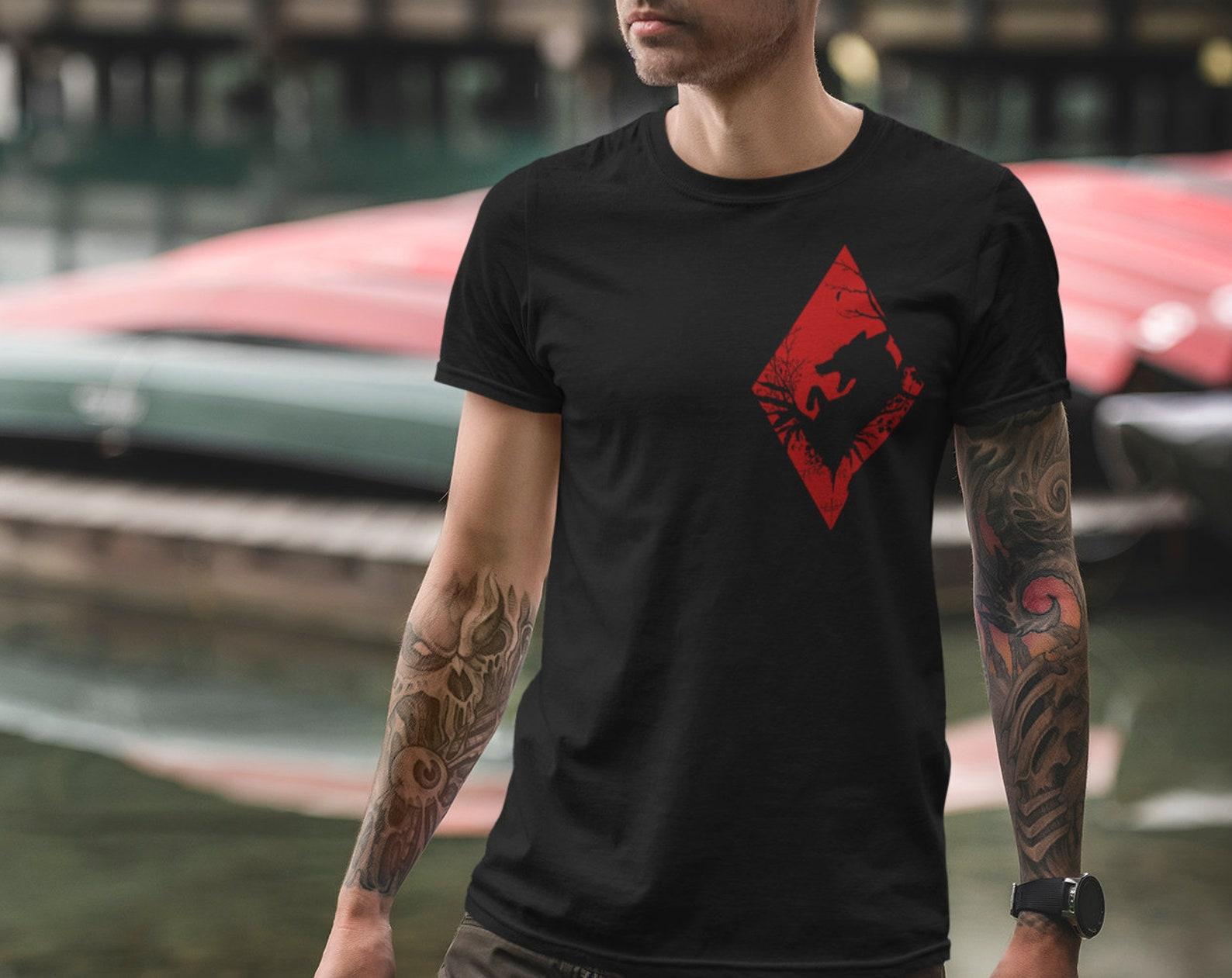 Fox T-Shirt / Red Fox / Fox Silhouette / Fox Fur / Black Fox / Gift T-Shirt / Alternative Dark T-Shirt / Pastel Gothic Clothing / L