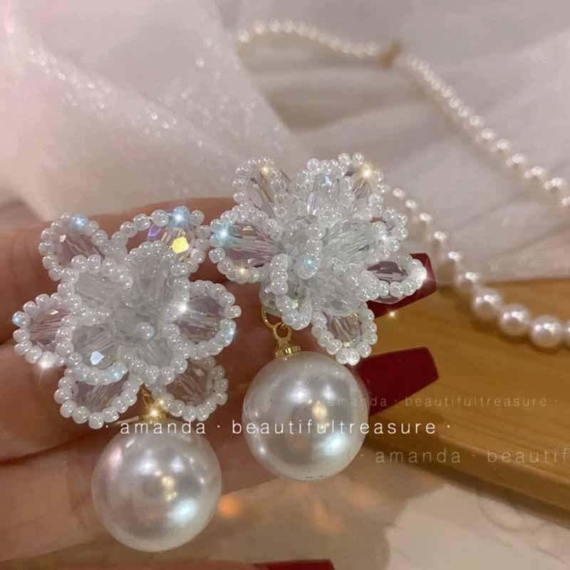 Hand-woven crystal flower stud earrings, super fairy temperament versatile pearl earrings earrings for women