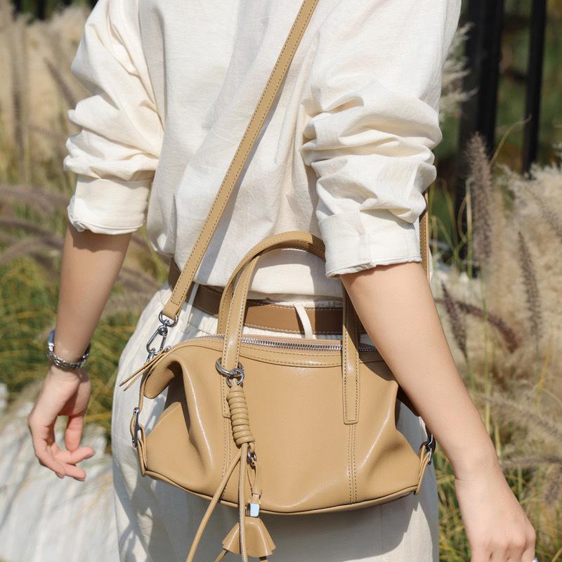 2026 New Cowhide Boston Pillow Bag Large Capacity Commuter Foreign Trade Leather Small Bag Casual Shoulder Crossbody Bag