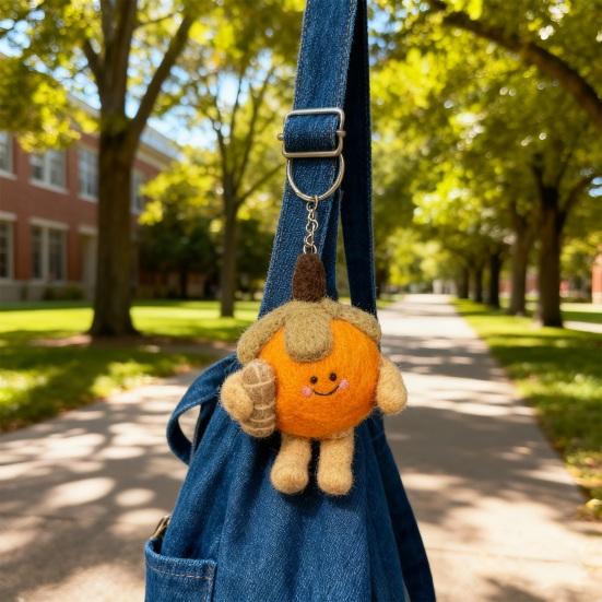 Porta-Chaves de Feltro de Lã Feito à Mão Caqui Amendoim Estatueta Amuleto de Bolsa com Rosto Sorridente Pingente Bonito de Boa Sorte Decoração Macia e Fofa