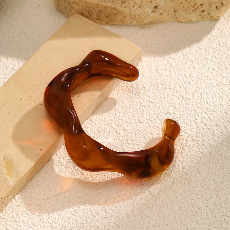 Exaggerated Resin Bracelet Female Niche Personality Design Sense Amber Bracelet Retro Light Luxury High-end Jewelry