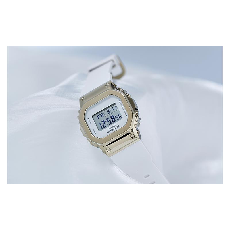 Casio G-SHOCKWOMEN Metal Elements Retro Small Square LCD Display Shockproof Waterproof Movement Quartz Movement Resin Strap Japanese GM-S5600G-7PRD