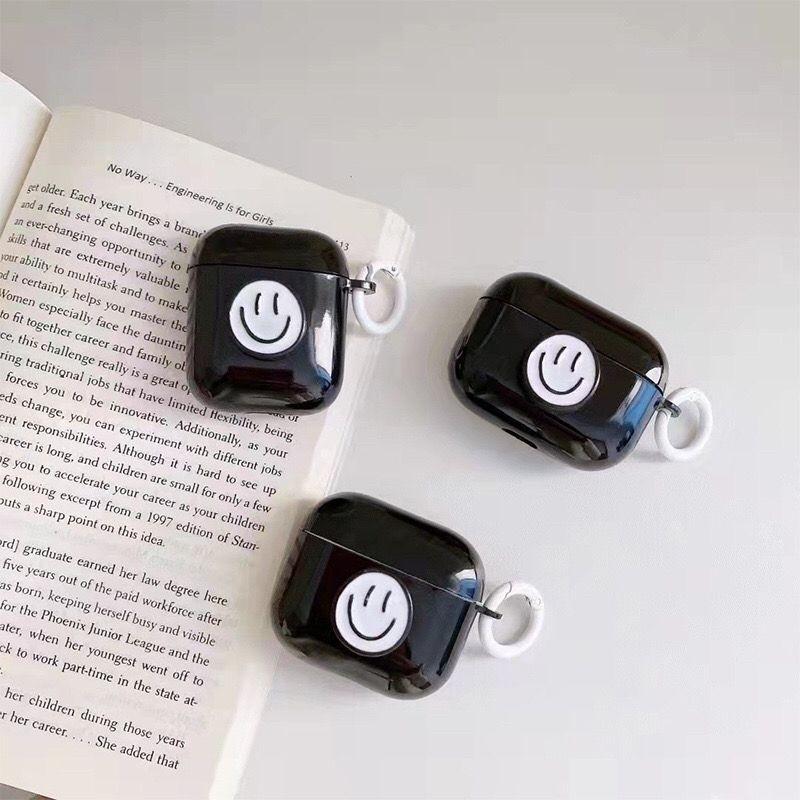 Suitable for Apple Personalized White Smiley Face Soft Black AirPods 1 Bluetooth Earphone Case 1st Generation 1st Generation Simple and Stylish