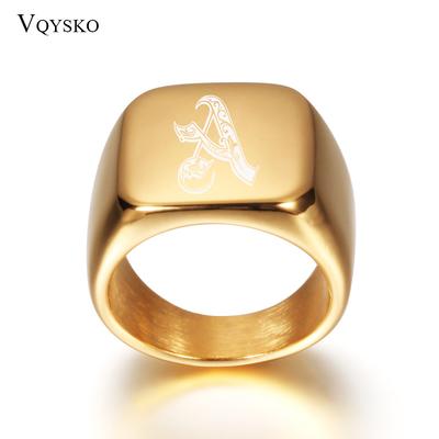 Goldfarbene Herrenringe mit Großbuchstaben, Personalisierbarer Edelstahl-Initialschmuck, Fingerring, Personalisierte Accessoires für männliche Geschenke