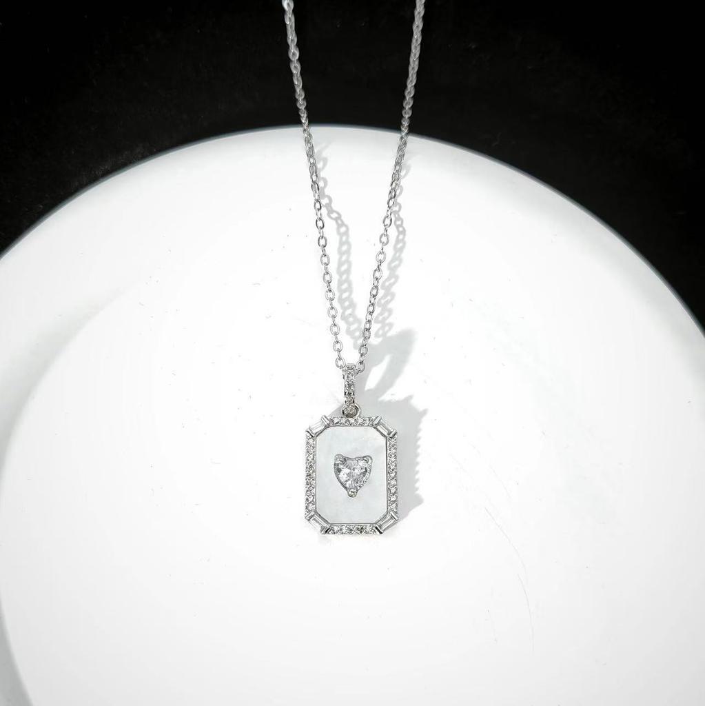 Love Square Necklace Female, Light Luxury Versatile High Sense Of Gradual Change Fritillary Pendant Collarbone Chain