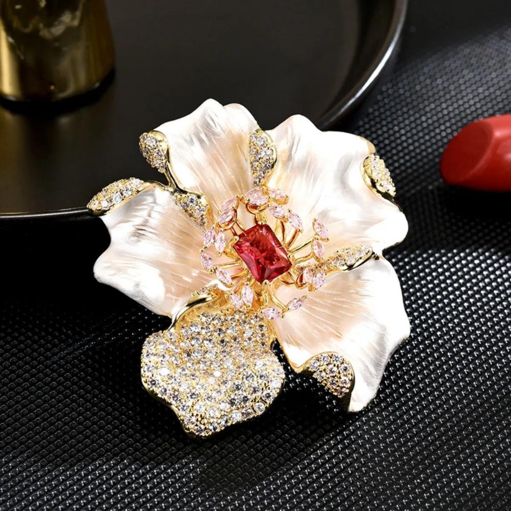 Elegant French Vintage Metal Pins Exquisite Suit Jacket Brooch Luxury Flower Brooch Pins Party