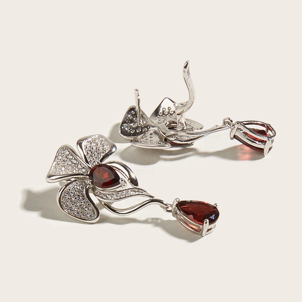 Wunderschönes Blumendesign Natürlicher Granat gepaart mit weißem Zirkon Damen Ring Ohrringe Schmuckset 925 Silber Jubiläumsgeschenk
