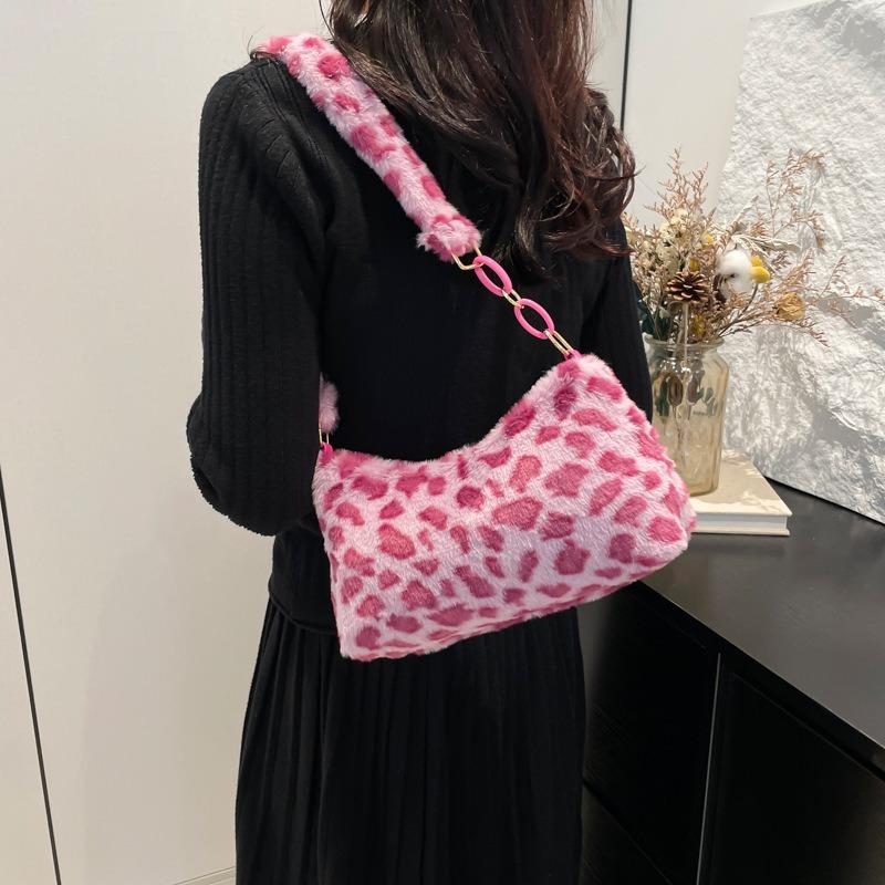 Portable niche design simple bag women's new trendy fashion personalized underarm pillow bag