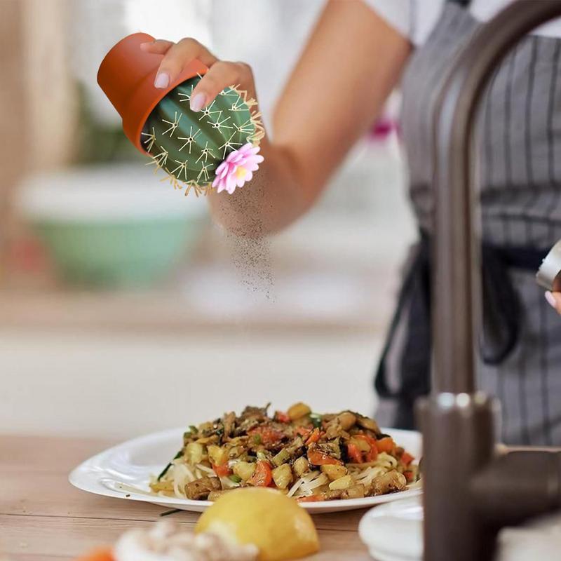 Salt Pepper Shakers Cactus Shape Design Salt And Pepper Dispenser Bottle Leak-Proof Condiment Shakers Container For Kitchen