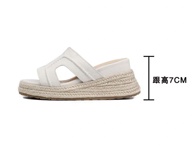 Luce Has the Same Style~ Thick-soled Wedge Sandals for Women. They Are Beautiful for Summer Wear. Open-toe Heightening and Cool Slippers.