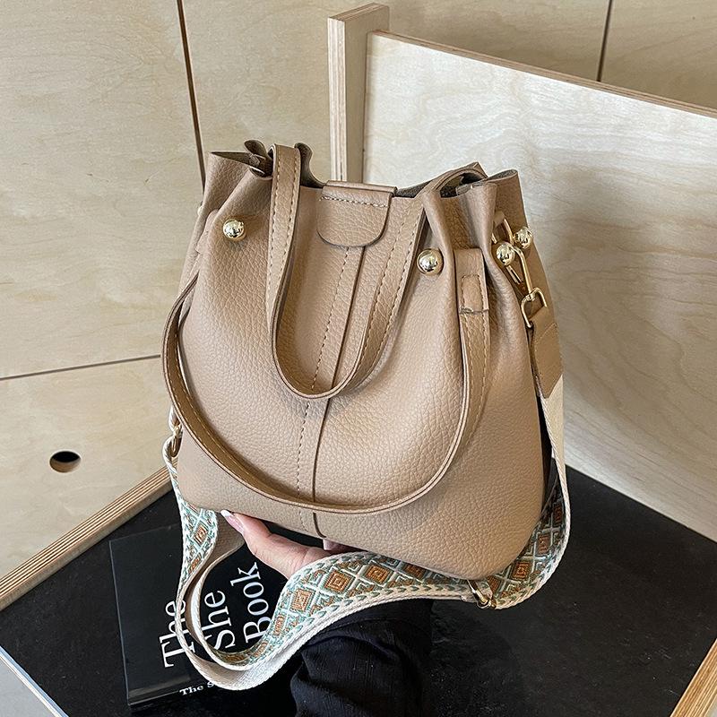 Korean High-End Versatile Bucket Bag, Spring/Summer 2026 Edition: Wide Strap Single Shoulder Crossbody Women's Handbag
