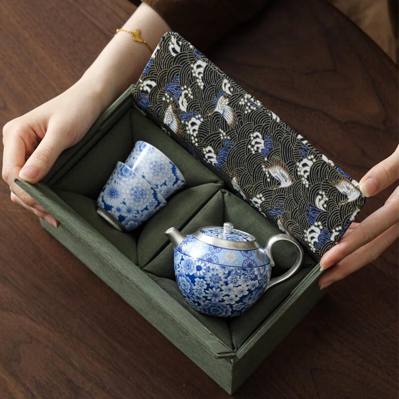 

Cha Xun Song Yu Blue & White Ceramic Tea Set (1 Pot, 2 Cups)