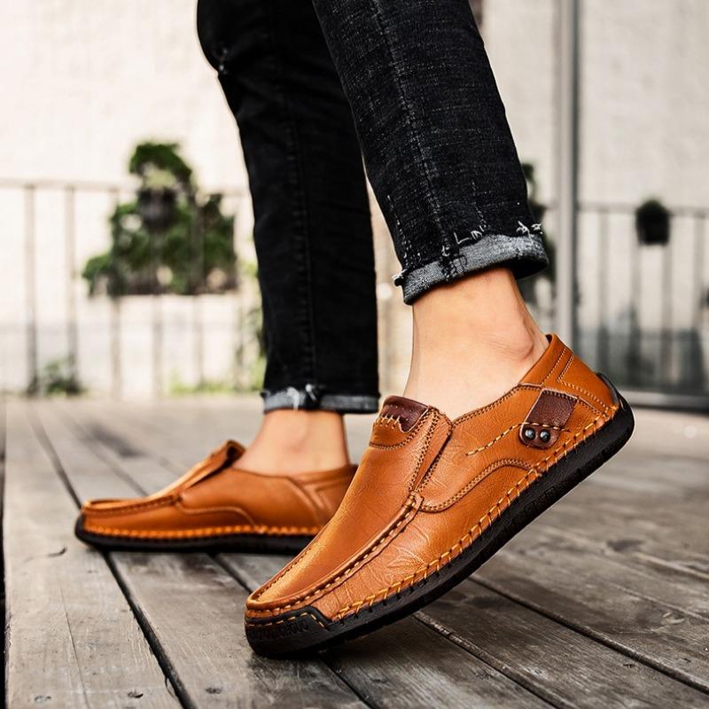 Hot Sale Men Slip-On Handmade Leather Shoes Flat Casual Loafers Raman Lightweight Non-slip Walking Footwear Tenis Masculino Plus