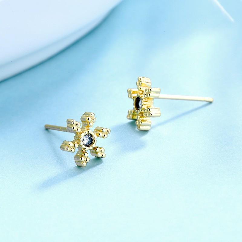 Zircon Snowflake Stud Earrings: Simple, Versatile, Korean Style, Perfect for Women and Christmas.