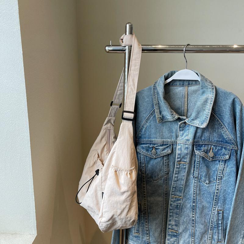 Pleated Drawstring Lightweight Bag Women's Sports Shoulder Bag Large Capacity Commuter Crossbody Bag