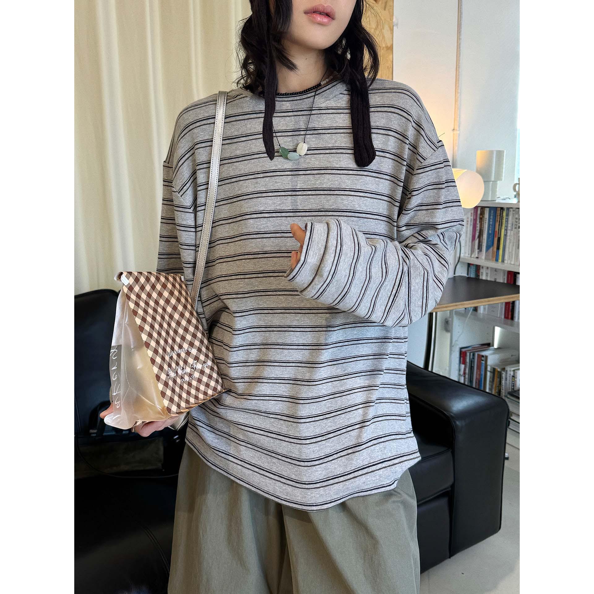 

Louvre Spring Retro Korean Stripe Color Block Round Neck Casual Women s T-Shirt One Size сірий колір