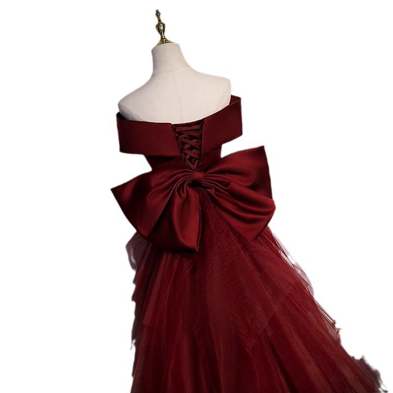 Burgundy fishtail evening dress female beauty voice solo vocal art test toasting annual meeting host one-word shoulder light wedding dress