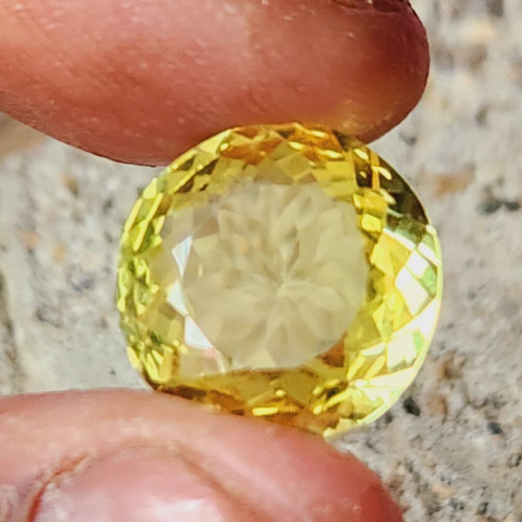 9 Karat erhitzter PITAMBARI Gelber Saphir Rundschliff Zertifizierter loser Edelstein