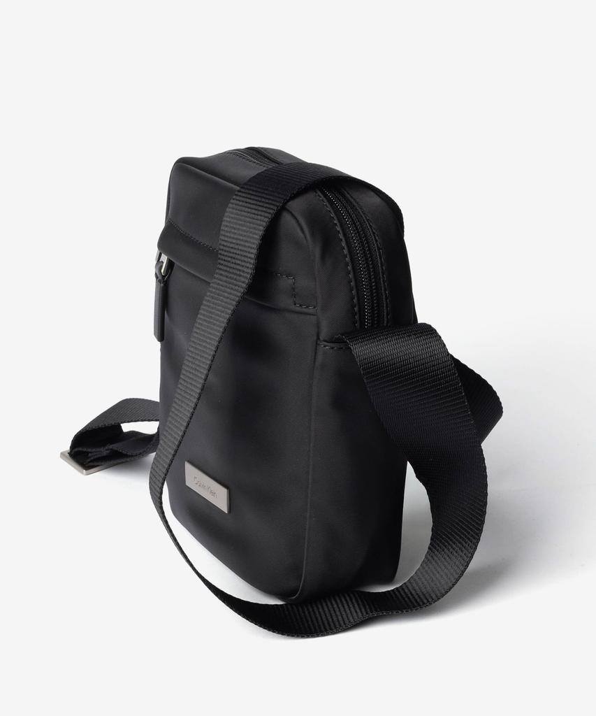 Shoulder Bag LV04D3180G SLEEK REPORTER [Calvin Klein] Men's BLACK/Black [Used]