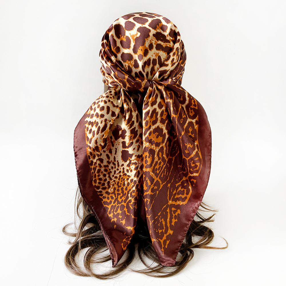 1 PIÈCE Foulard Carré en Soie Imprimé Léopard Mode Femme 90*90cm Tissu Doux Lisse pour un Usage Quotidien Accessoire Élégant Protection Solaire brown